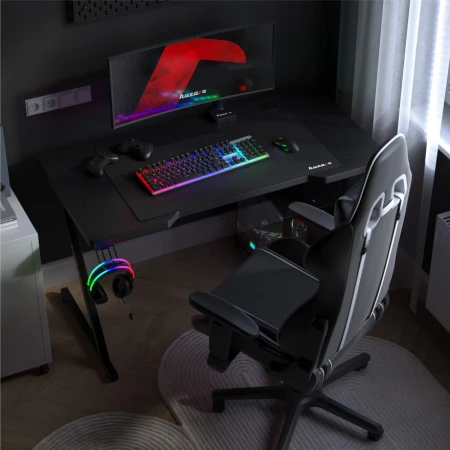 Huzaro Hero 2.5 Crni Gaming sto